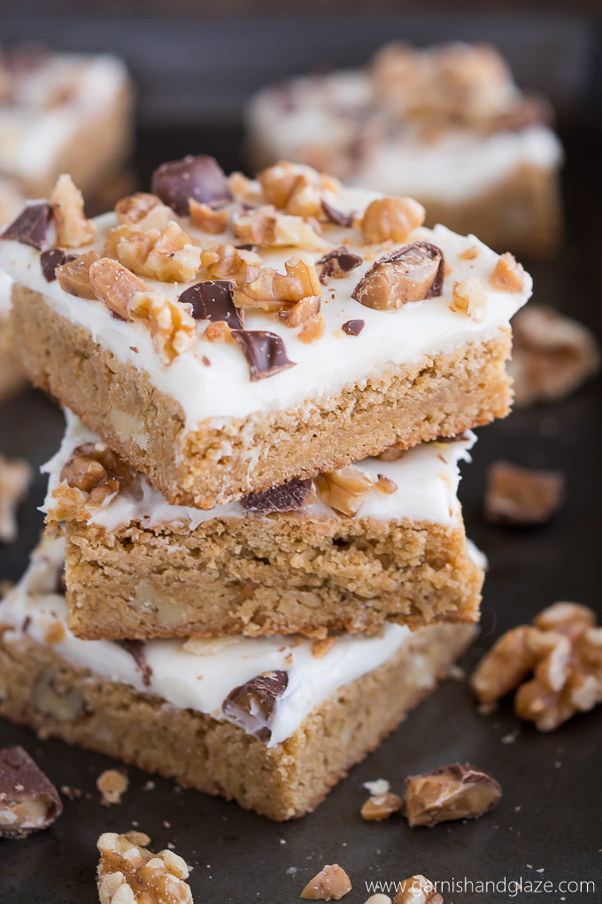 With a brown sugar brownie bottom, cream cheese frosting, and walnuts & Heath on top, Cream Cheese Blondie Bars are nothing short of addicting!
