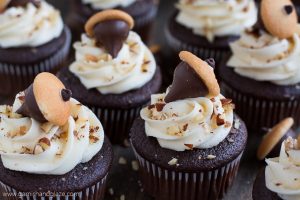 Celebrate fall with these cute Chocolate Almond Acorn Cupcakes.