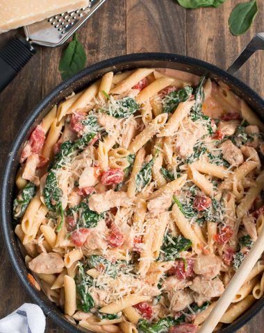 Conquer the hectic back-to-school schedule with easy weeknight meal recipes like this Creamy Tomato Chicken Florentine Pasta.