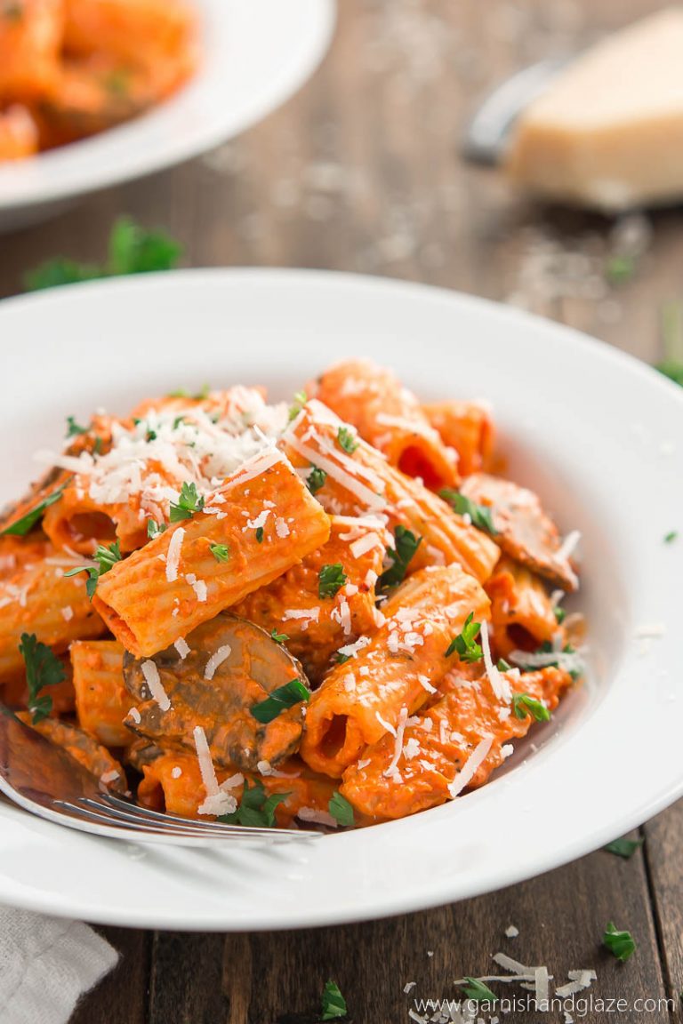 Copycat Roasted Red Pepper Pasta Brio Garnish & Glaze