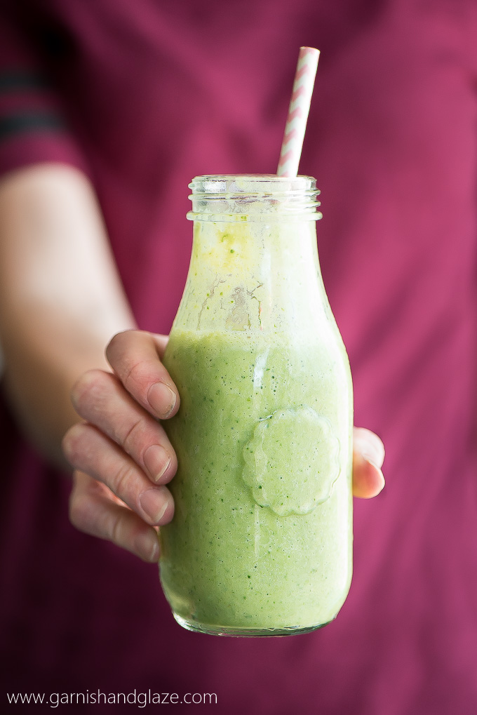 Start your day off with a delicious, refreshing, and healthy PINEAPPLE SPINACH GREEN SMOOTHIE! Spinach never tasted so good!