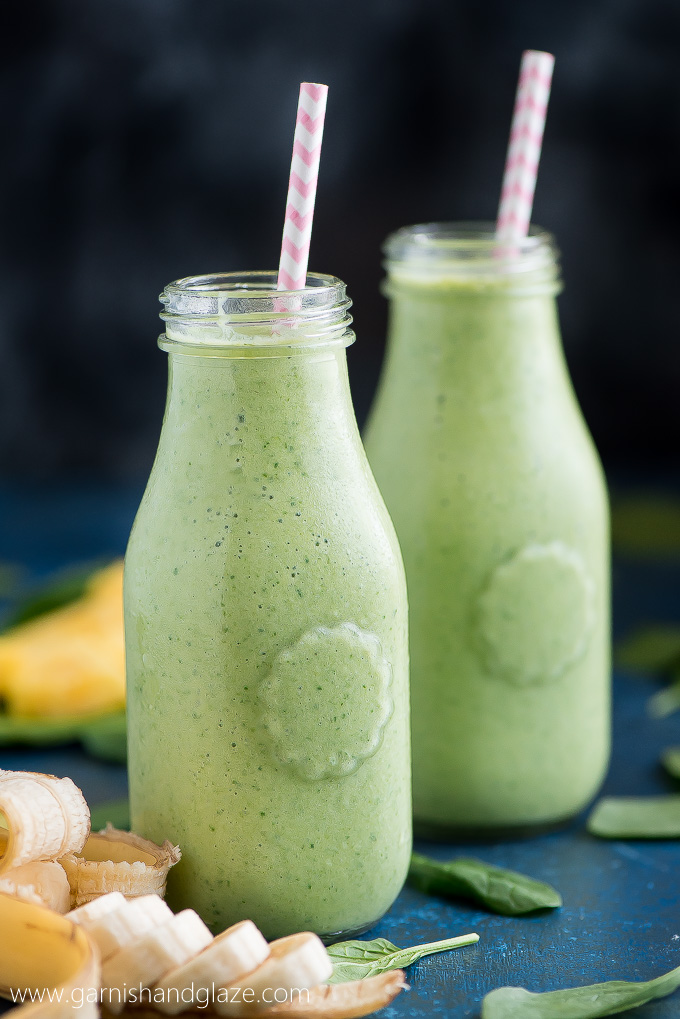 Start your day off with a delicious, refreshing, and healthy PINEAPPLE SPINACH GREEN SMOOTHIE! Spinach never tasted so good!