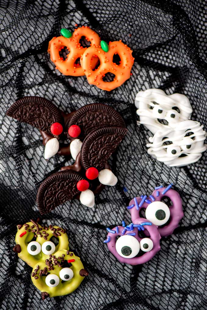 Halloween Chocolate Covered Pretzels are an easy treat to make and enjoy with the kids. Make bats, Frankenstein, mummies, pumpkins, monsters, or all!