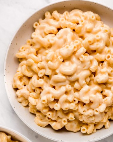 Top view of mac and cheese in a bowl.