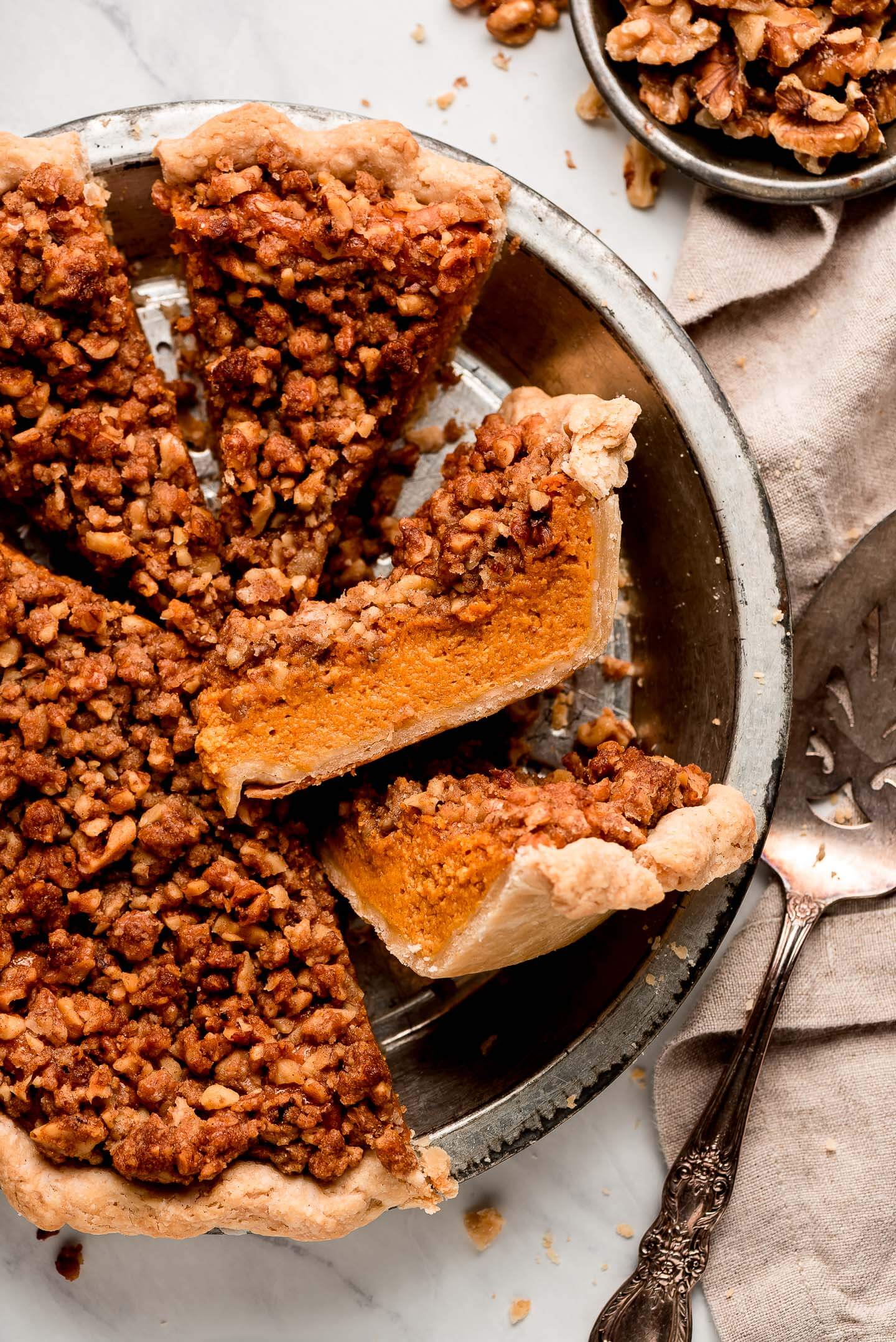 Streusel Topped Pumpkin Pie with a few slices on their side.